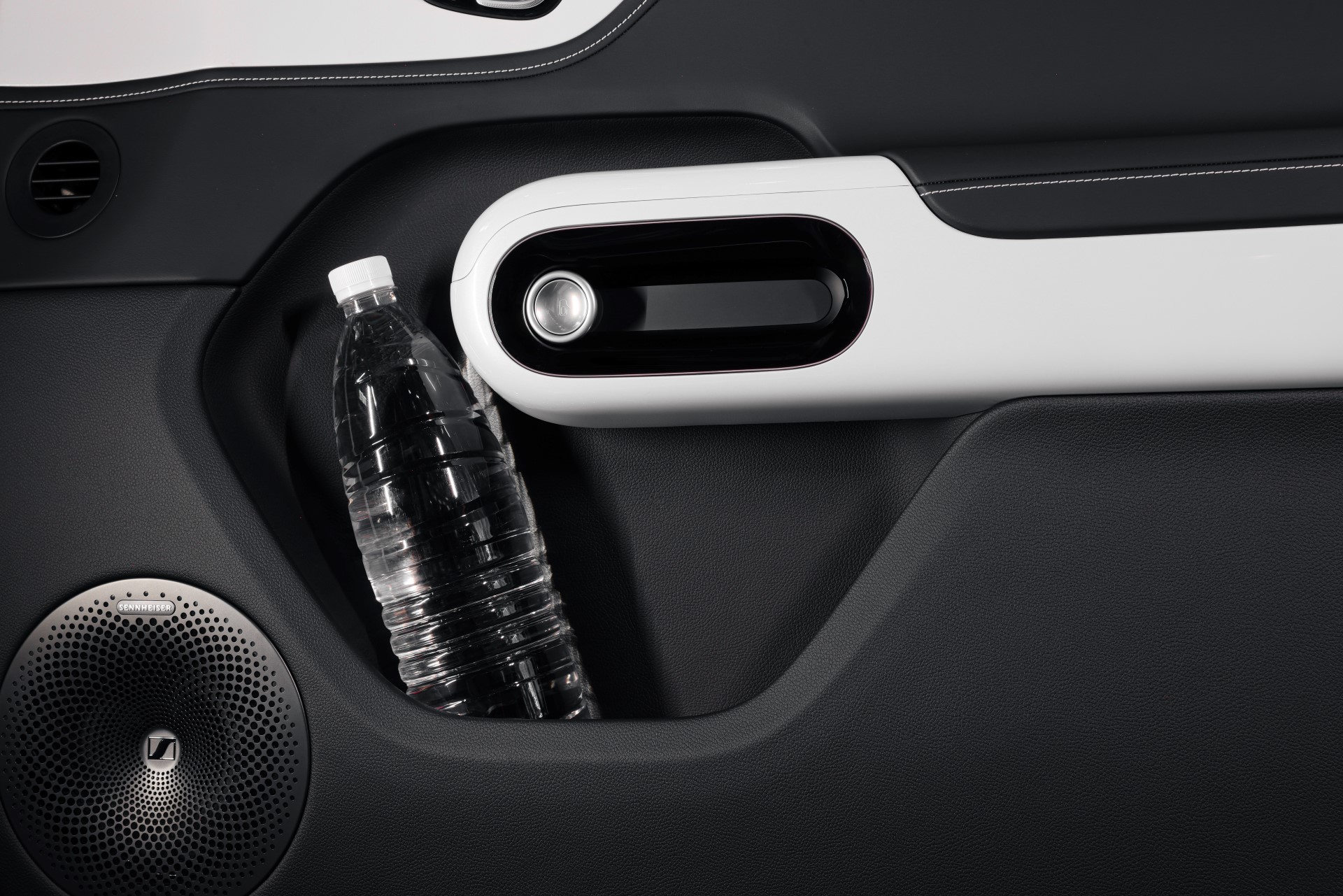 1.5L door-side storage compartment