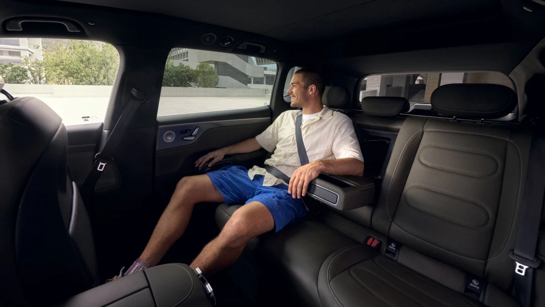 480mm maximum knee room size